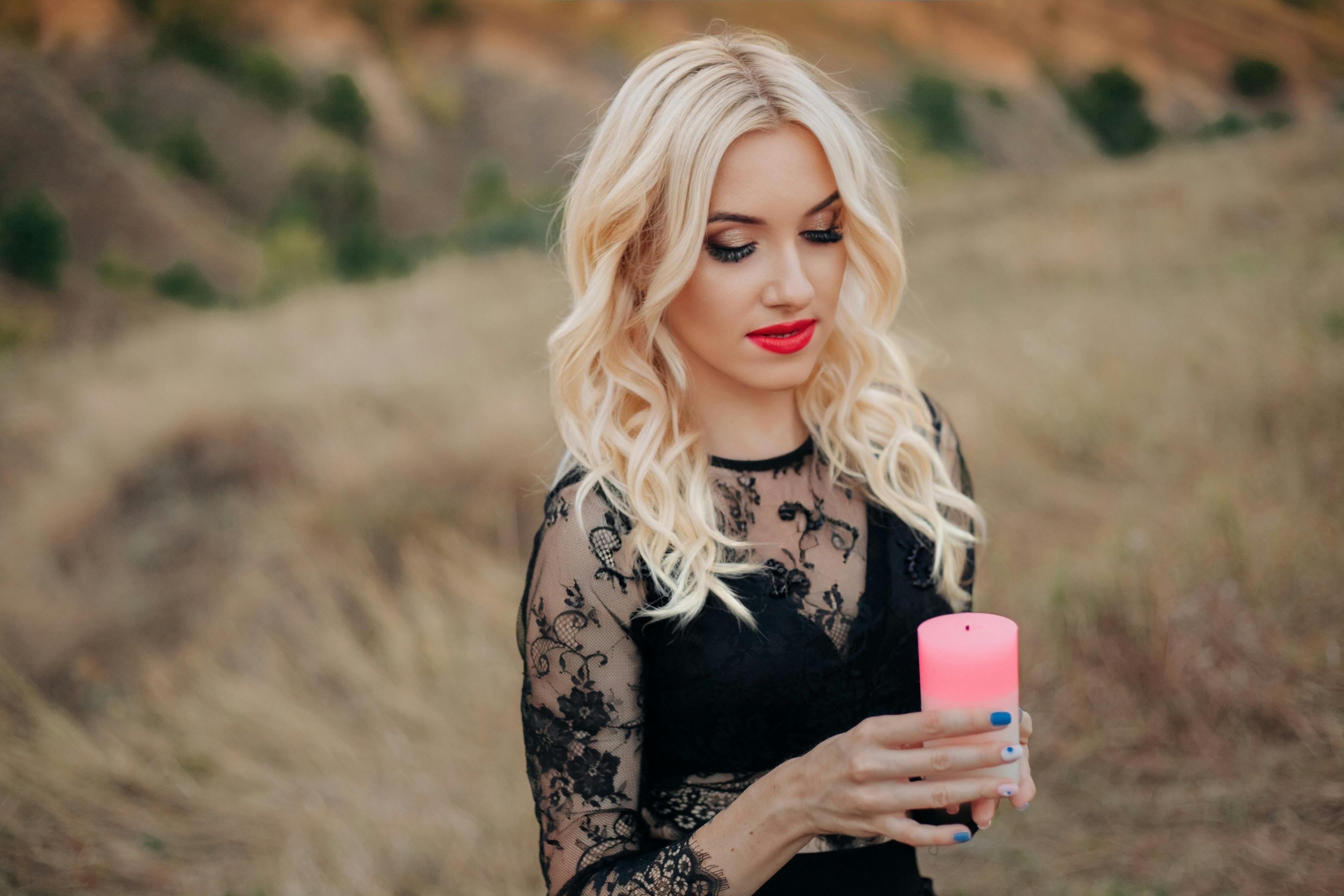 品牌片项目视觉图：人物与商业氛围画面